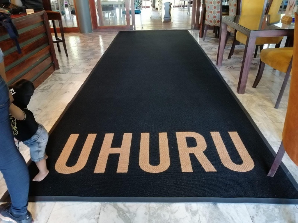 UHURU Black Berber Point Inlaid Logo Mat